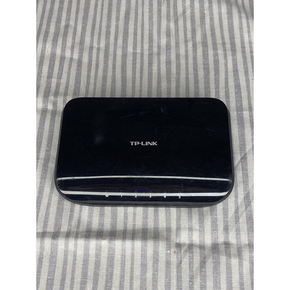 TP-LINK TL-SG1005D 5-Port Gigabit Desktop Switch Working